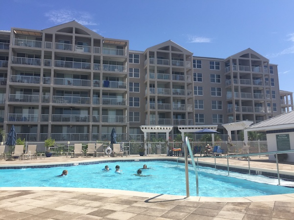 magnolia house pool area looking at condos